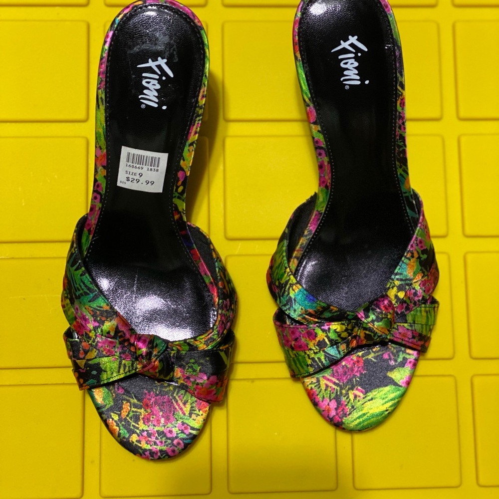 FIONI Floral Print Mules - Picture 3 of 4